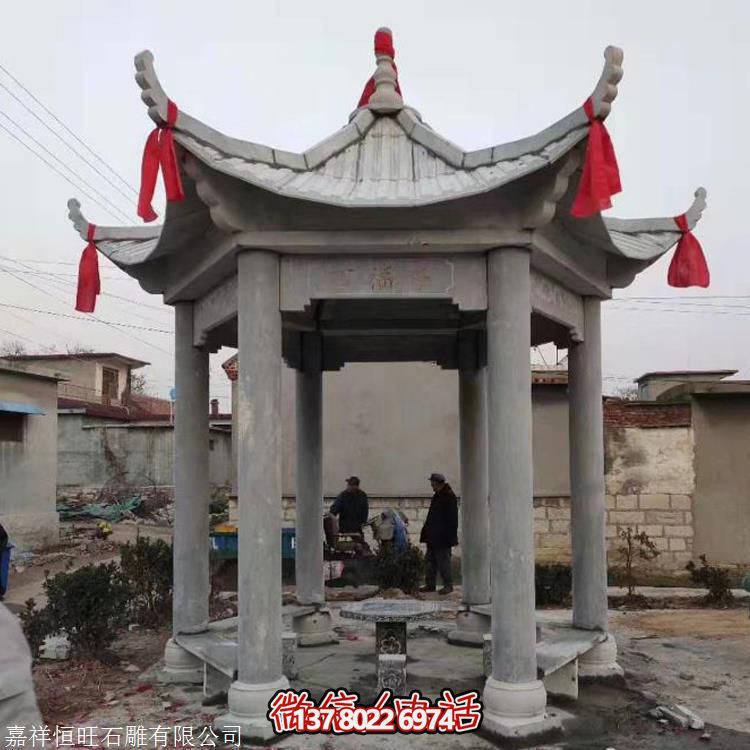 仿古石雕亭子，增添學校公園獨特韻味